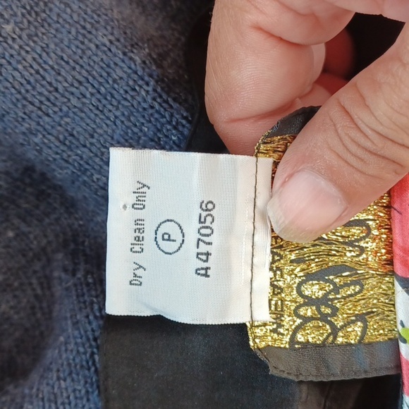 Bob Mackie Wearable Art Black/Pink Floral 100% Silk Top, Sequins, 21" PTP, 28" L - Picture 8 of 8